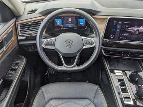 Certified 2025 Volkswagen Atlas SE AWD/4WD image 16