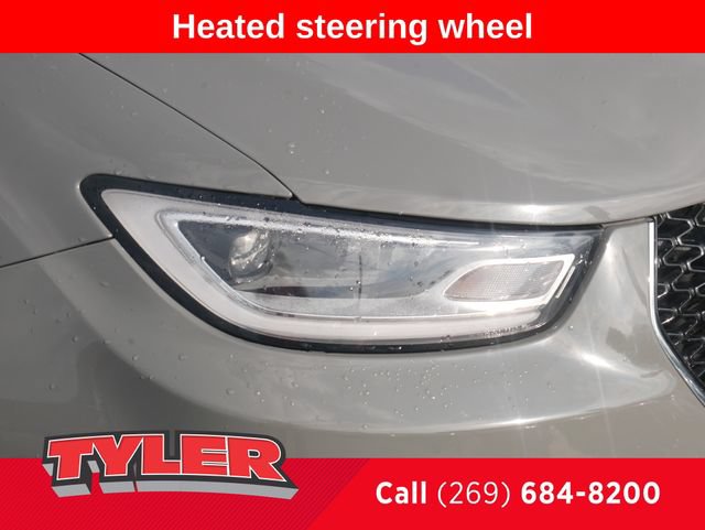 Used 2022 Chrysler Pacifica Touring-L FWD image 10