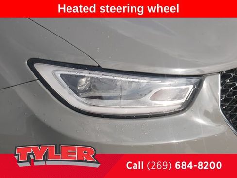 Used 2022 Chrysler Pacifica Touring-L FWD image 10