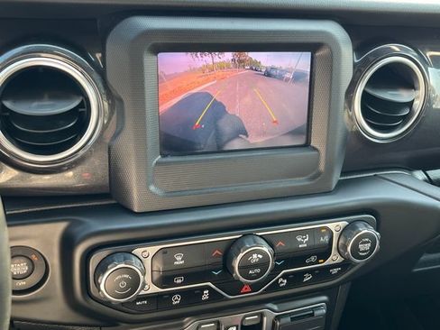 Used 2020 Jeep Wrangler Unlimited Sahara AWD/4WD image 27