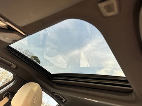 Used 2020 BMW 330i Sedan w/ Driving Assistance Package image 32