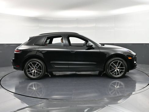 Certified 2025 Porsche Macan AWD/4WD image 9