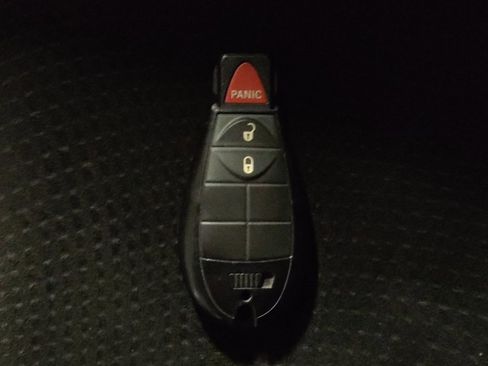 Used 2018 Dodge Grand Caravan SE w/ UConnect Hands-Free Group image 32