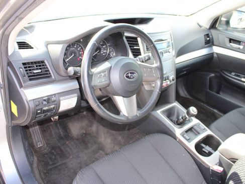 Used 2011 Subaru Outback 2.5i Premium w/ All-Weather Pkg AWD/4WD image 13