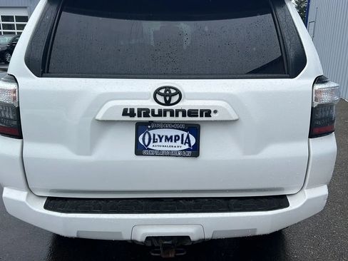 Used 2018 Toyota 4Runner SR5 Premium AWD/4WD image 9