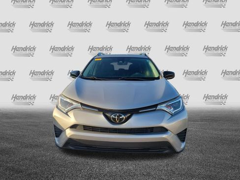 Used 2018 Toyota RAV4 LE FWD image 3