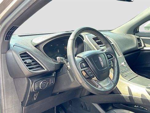 Used 2020 Lincoln Nautilus FWD image 9