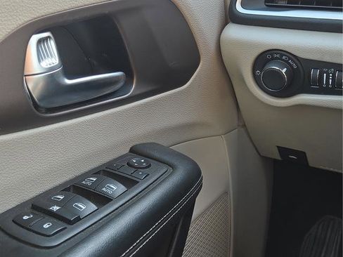 Used 2023 Chrysler Voyager LX FWD image 13