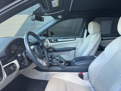 Certified 2023 Porsche Cayenne Platinum Edition AWD/4WD image 5