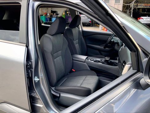 Used 2025 Nissan Rogue SV AWD/4WD image 9