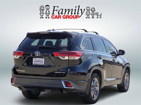 Used 2017 Toyota Highlander Limited Platinum image 4