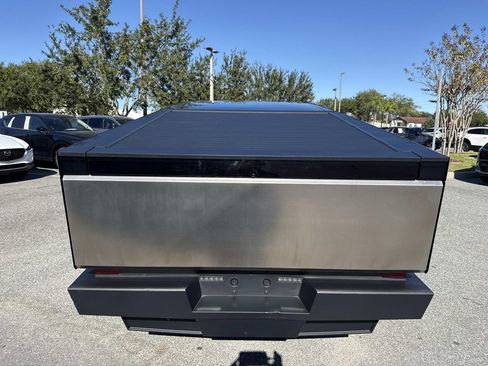 Used 2024 Tesla Cybertruck AWD Crew Cab image 4