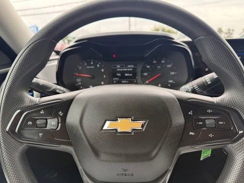 Used 2024 Chevrolet Trax LS w/ LS Convenience Package FWD image 12