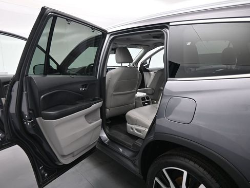 Used 2019 Honda Pilot Touring image 19