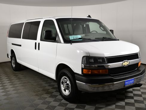 Used 2016 Chevrolet Express 3500 LT w/ LT Preferred Equipment Group RWD image 3