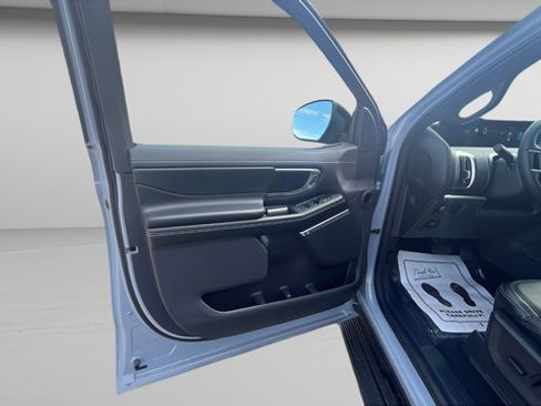 New 2026 Ford Expedition Platinum w/ Stealth Appearance Package AWD/4WD image 9
