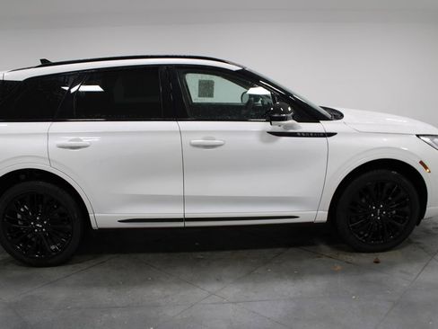 New 2026 Lincoln Corsair Reserve image 10