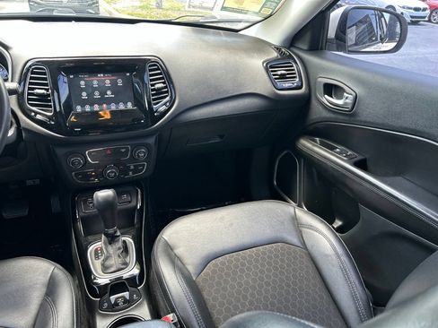 Used 2020 Jeep Compass Latitude FWD image 11