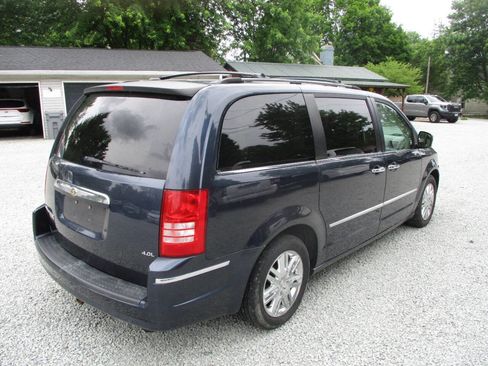 Used 2008 Chrysler Town & Country Limited w/ Entertainment Group #3 FWD image 5