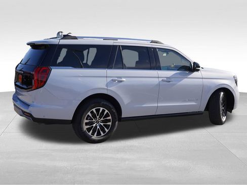 Certified 2025 Ford Expedition Platinum AWD/4WD image 4