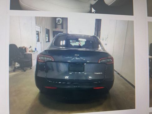 Used 2022 Tesla Model Y Performance AWD/4WD image 17