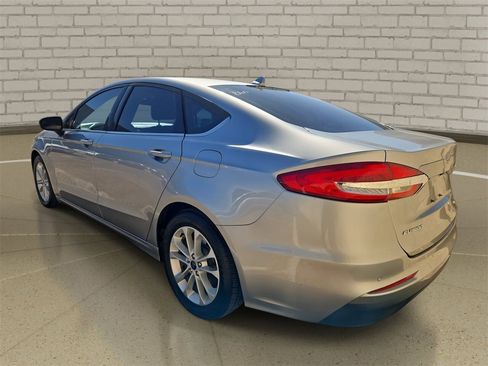 Used 2020 Ford Fusion SE image 5
