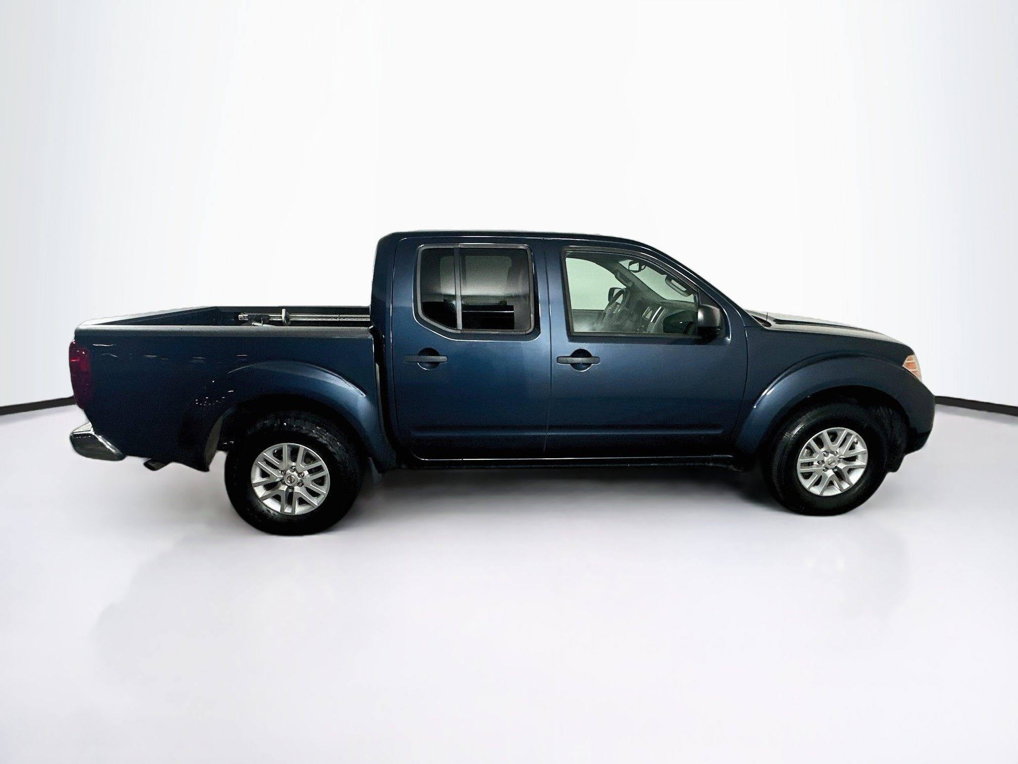 Used 2015 Nissan Frontier SV w/ SV Value Truck Package RWD image 10