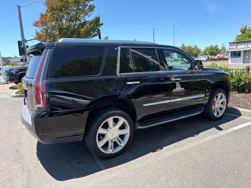 Used 2018 Cadillac Escalade Luxury RWD image 8