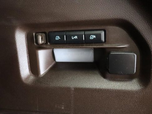 Used 2021 Ford Explorer King Ranch w/ Premium Technology Package image 27