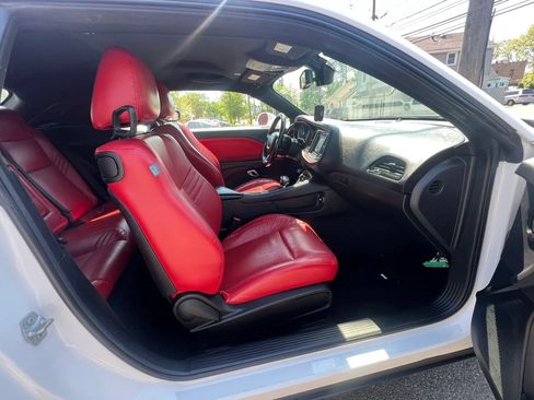 Used 2018 Dodge Challenger SXT RWD image 28