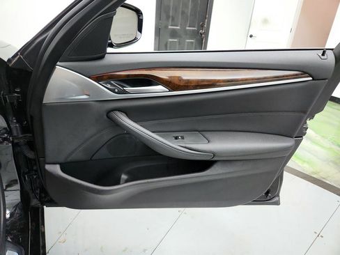 Used 2017 BMW 530i image 25