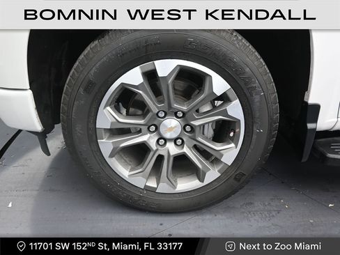 Used 2023 Chevrolet Silverado 1500 High Country w/ Technology Package image 9