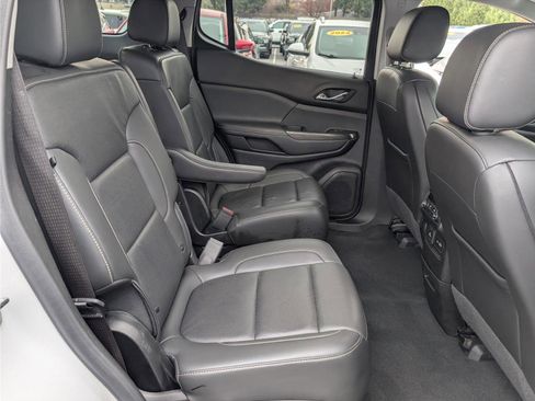 Used 2023 GMC Acadia SLT image 11