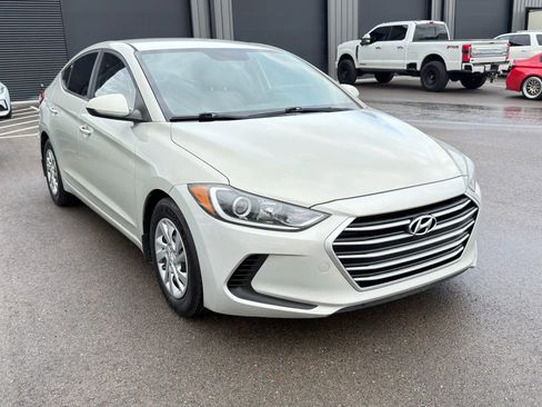 Used 2017 Hyundai Elantra SE image 2