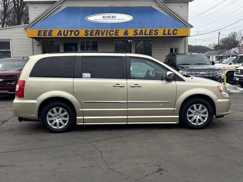 Used 2012 Chrysler Town & Country Touring-L w/ Trailer Tow Group image 1