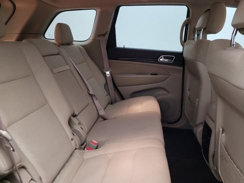 Used 2018 Jeep Grand Cherokee Laredo image 19