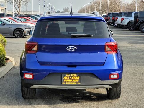 Used 2023 Hyundai Venue Limited w/ Cargo Package image 5
