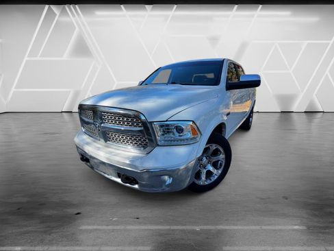 Used 2018 RAM 1500 Laramie AWD/4WD image 2