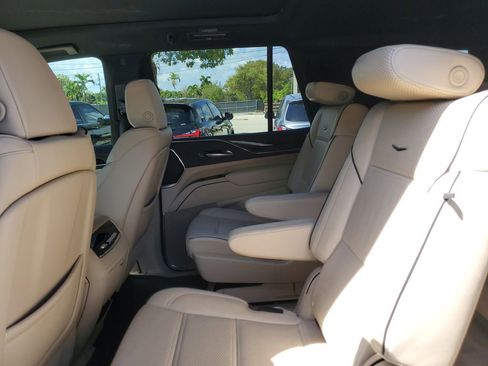 Used 2023 Cadillac Escalade Premium Luxury w/ Performance Package AWD/4WD image 15