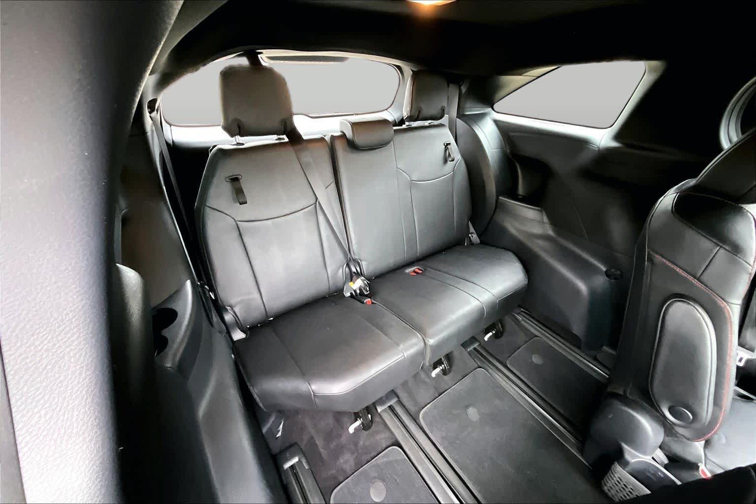 Used 2025 Toyota Sienna XSE FWD image 20