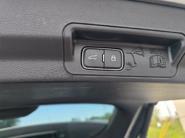 Used 2024 Ford Explorer XLT w/ Equipment Group 202A AWD/4WD image 18
