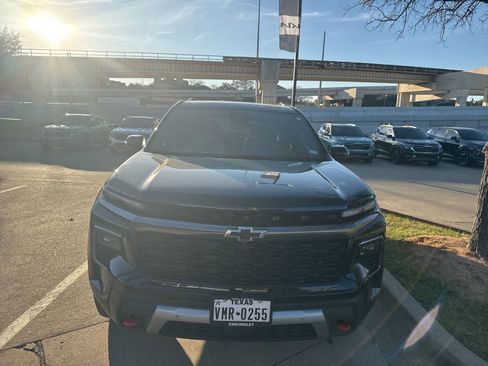Used 2024 Chevrolet Traverse Z71 w/ Enhanced Driving Package image 2