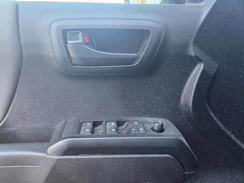 Used 2022 Toyota Tacoma SR AWD/4WD image 11