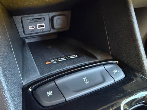Used 2023 Chevrolet Bolt EUV LT w/ Convenience Package FWD image 25
