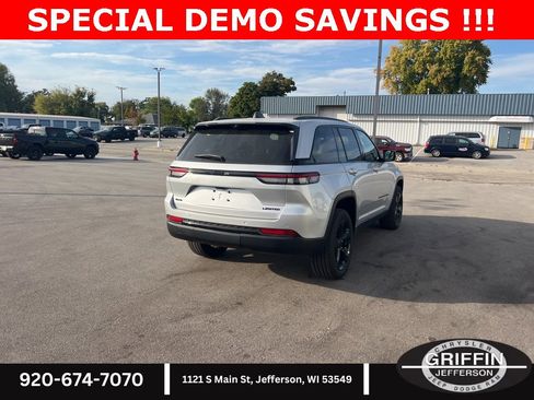 New 2025 Jeep Grand Cherokee Limited w/ Luxury Tech Group II image 12