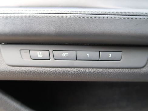 Used 2015 BMW 750Li image 27