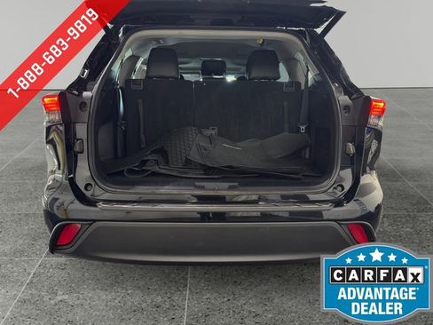Used 2022 Toyota Highlander XLE AWD/4WD image 14