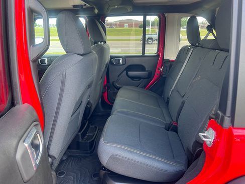 Used 2025 Jeep Wrangler Willys image 15