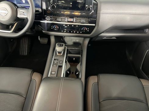 Used 2024 Nissan Pathfinder Platinum w/ Cargo Package image 17