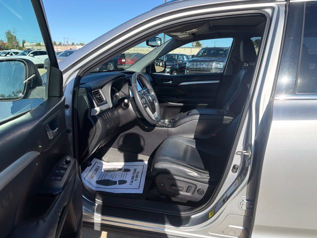 Used 2014 Toyota Highlander XLE FWD image 10